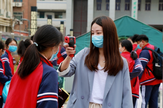 重整旗鼓！看102高級中學的“孩子王”為學生開學上課保駕護航