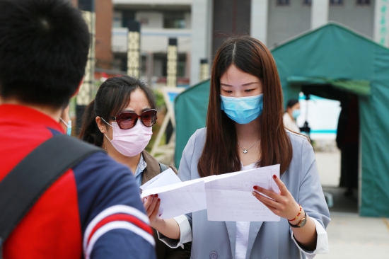 重整旗鼓！看102高級中學的“孩子王”為學生開學上課保駕護航