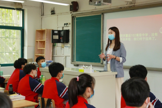 重整旗鼓！看102高級中學的“孩子王”為學生開學上課保駕護航