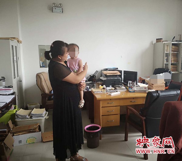 許昌建安法院干警當起“臨時媽媽” 彰顯司法溫情