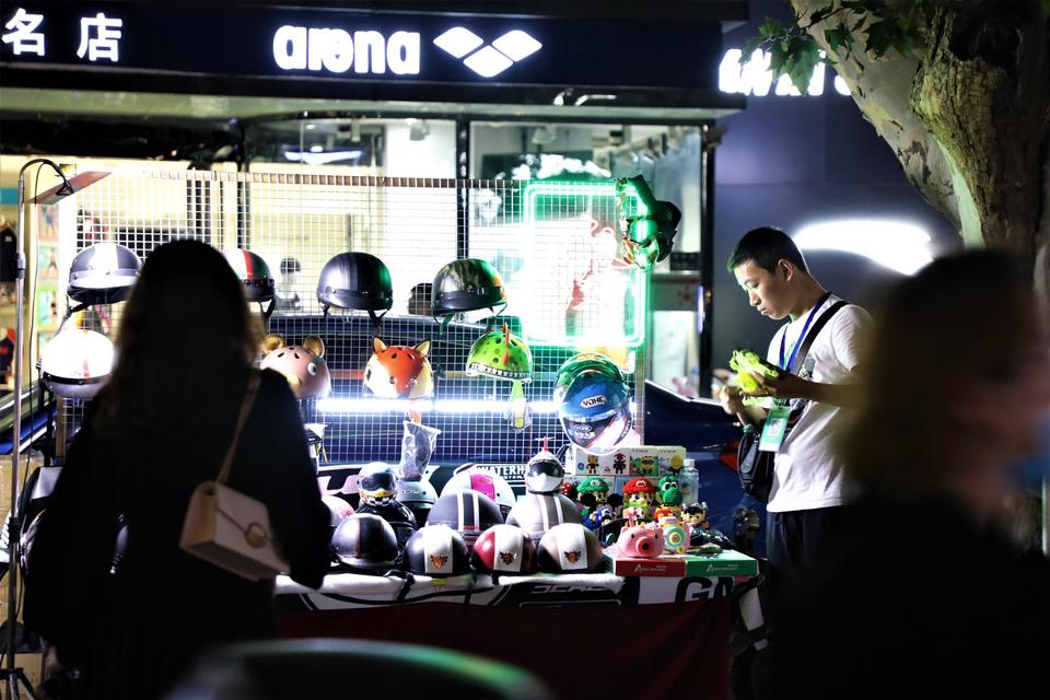 鄭州健康路夜市不讓出攤兒了？市場管理方回應：清理高價轉租攤位行為